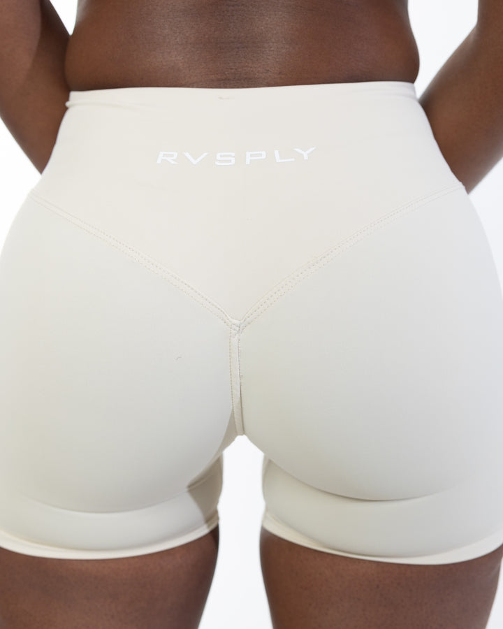RÊVE STATEMENT SHORTS - IVORY
